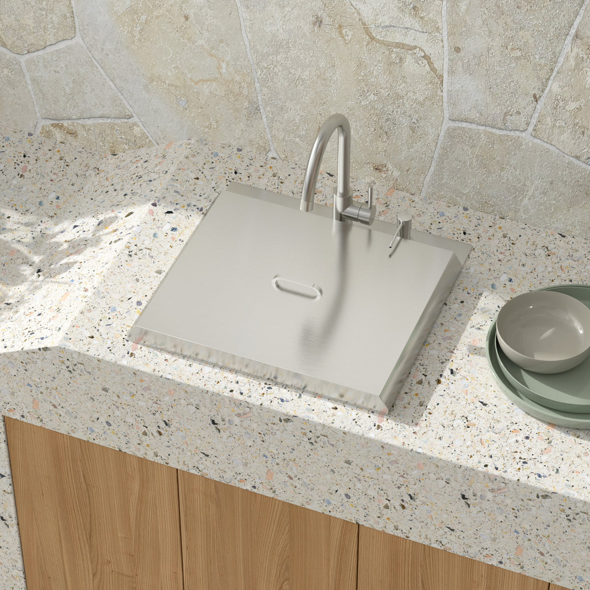 Talllor TLT-0030 outdoor sink in use